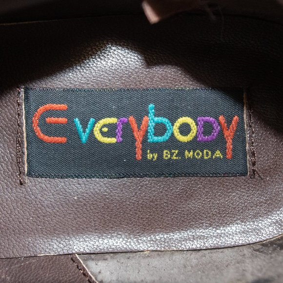 Everybody by BZ Moda Brown Leather Bootie Zip Up Almond Toe Sz 10.5 EU 41 - Picture 13 of 13